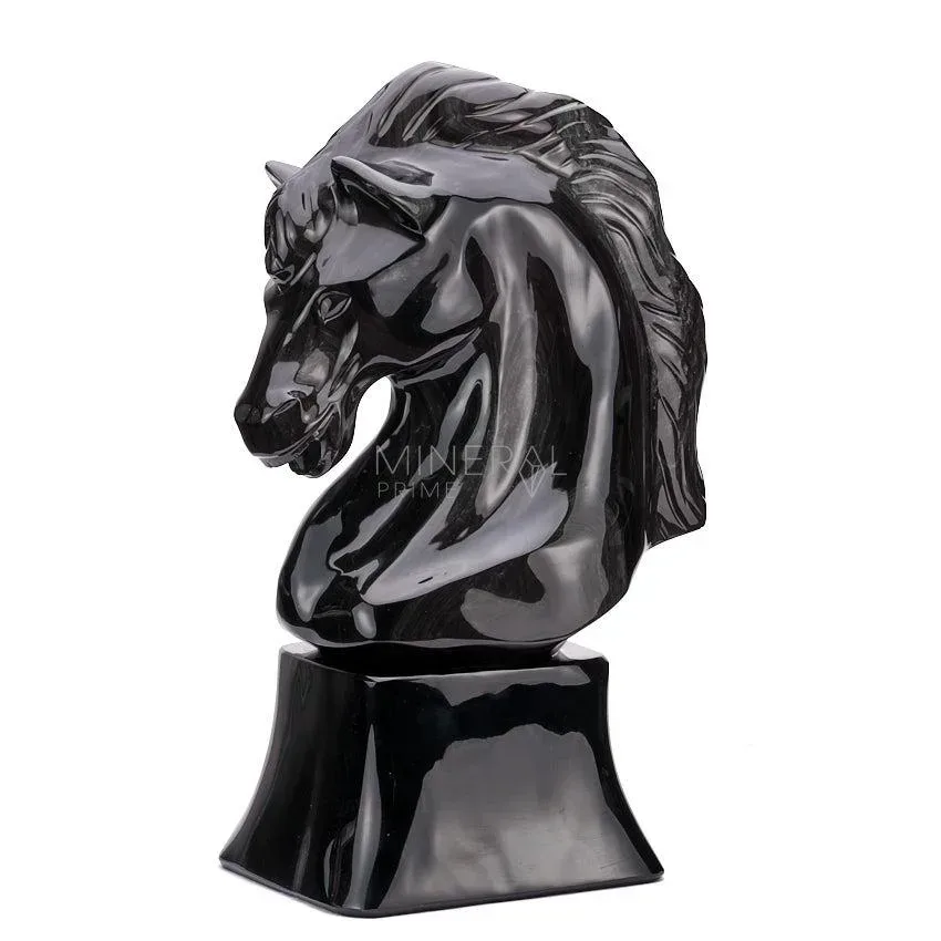 busto de caballo fabricado con mineral de obsidiana