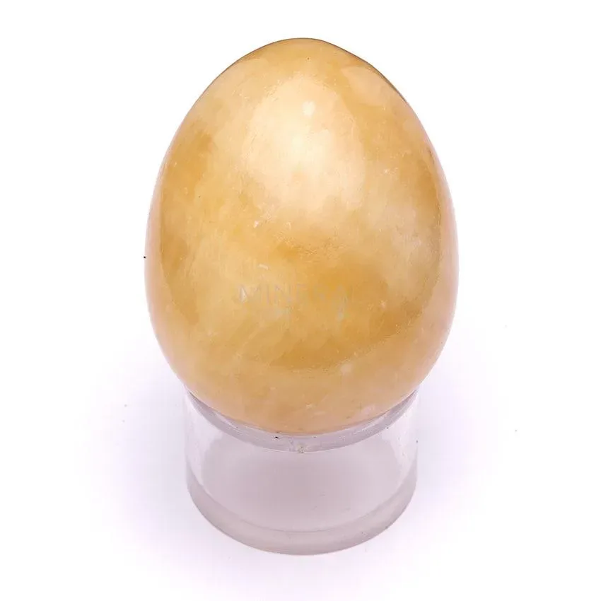 mineral de calcita amarilla pulido en forma de huevo
