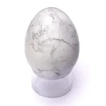 mineral de howlita pulido en forma de huevo
