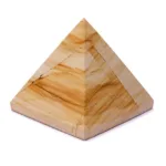 mineral de jaspe paisina pulido en forma de piramide