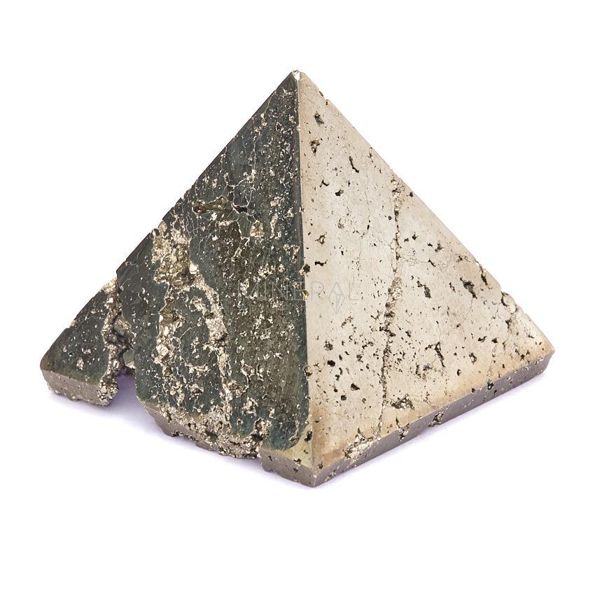 mineral de pirita pulido en forma de piramide