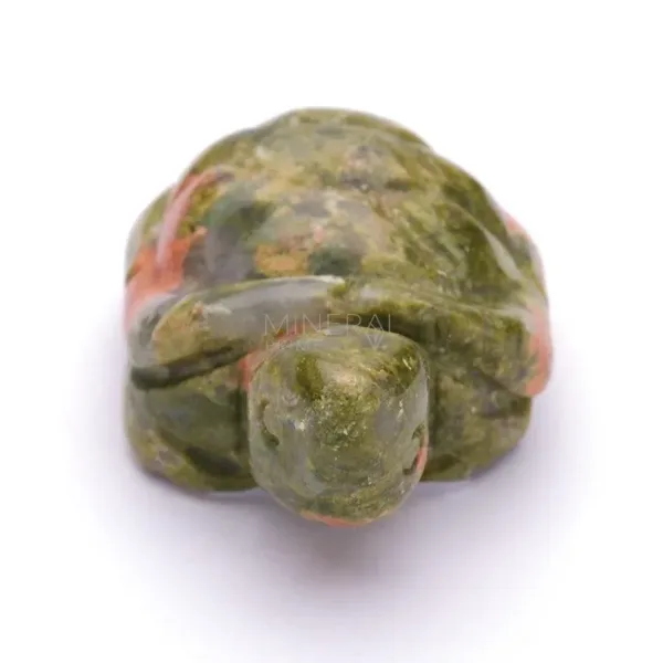 figura de tortuga fabricada con mineral de unakita