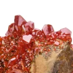 cristales de mineral de vanadinita en bruto