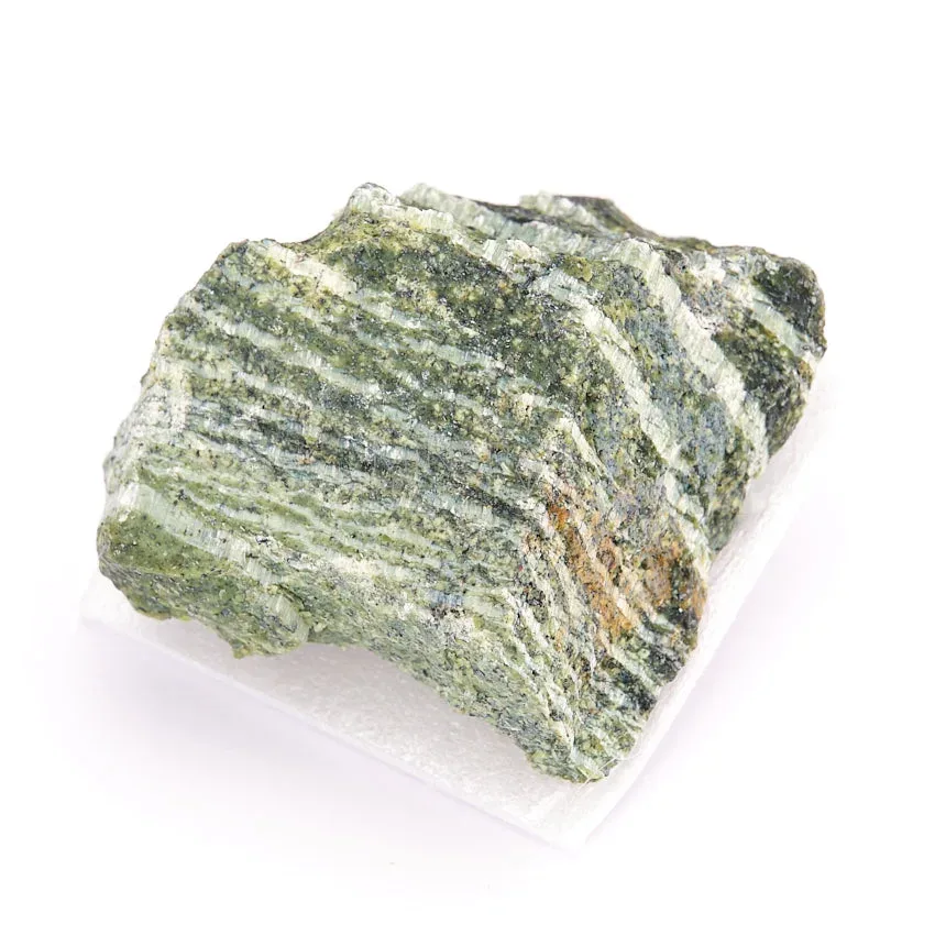 serpentina bandeada verde mineral en bruto
