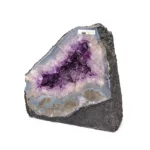 geoda de amatista mineral en bruto