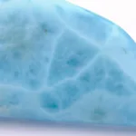 larimar piedra azul mineral en bruto