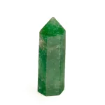 punta de mineral de cuarzo verde decoración con minerales