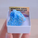 mineral de coleccion apatito azul en bruto natural