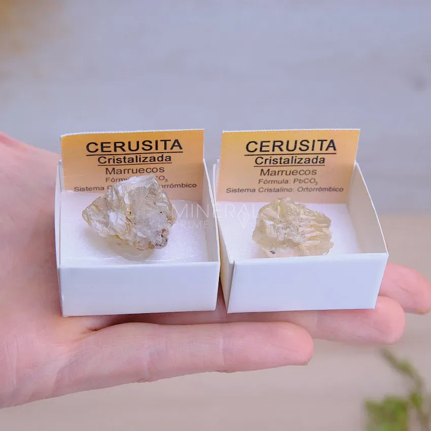 mineral de coleccion cerusita en bruto piedra