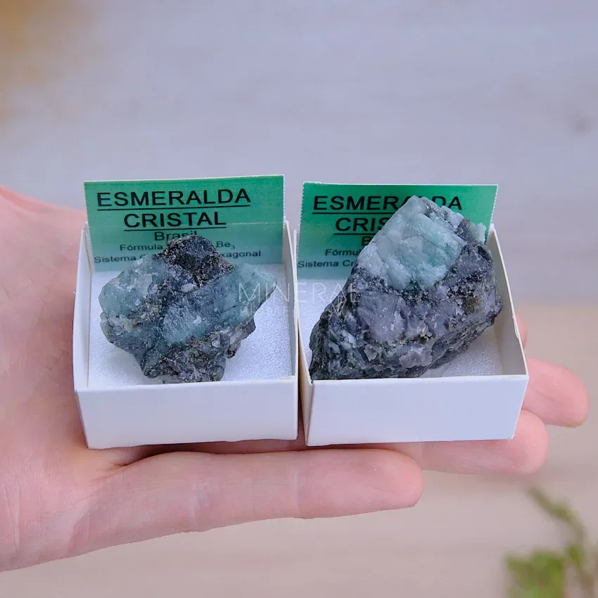 mineral de coleccion esmeralda en bruto piedra
