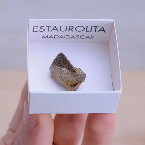 mineral de coleccion estaurolita en bruto natural