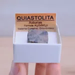 mineral de coleccion quiastolita en bruto natural