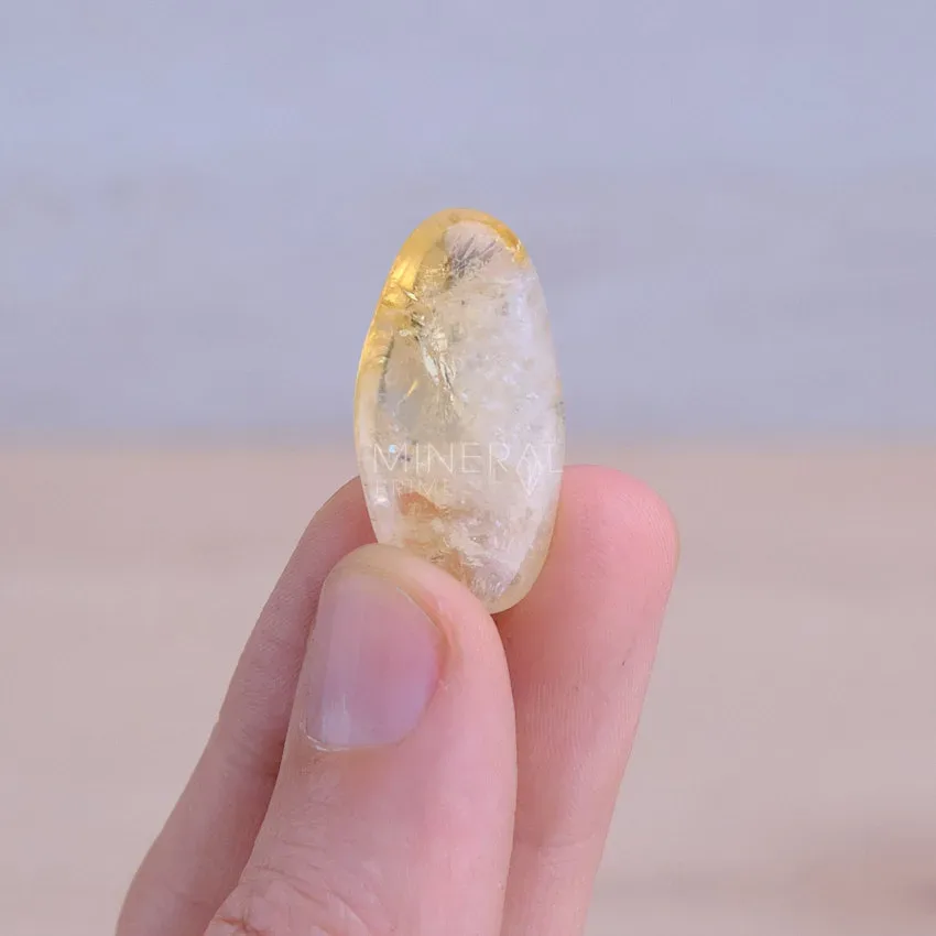 mineral rodado de cuarzo citrino natural