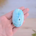 mineral rodado en forma de jabon de aragonito azul natural