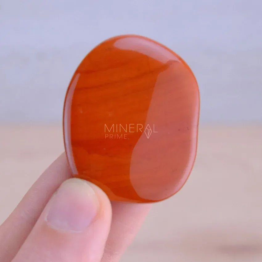 mineral rodado plano de jaspe rojo natural