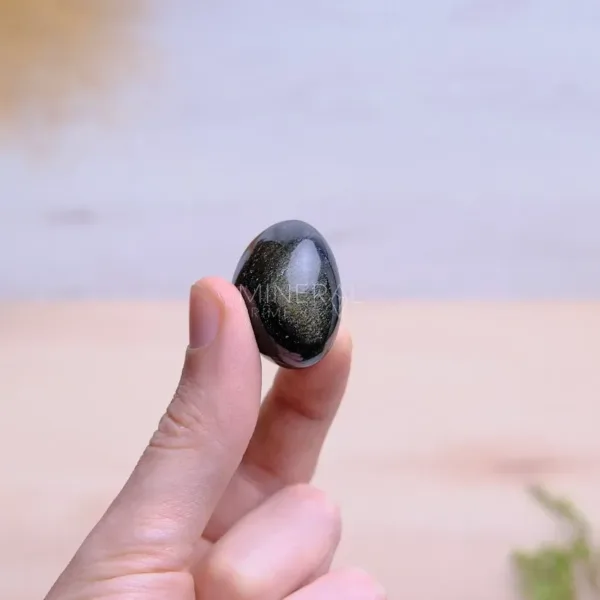 piedra de mineral rodado de obsidiana oro