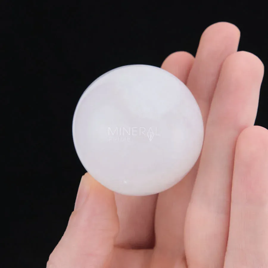 esfera de cuarzo blanco mineral
