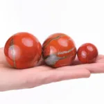 esfera de jaspe rojo natural
