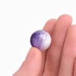 esfera de amatista bandeada mineral