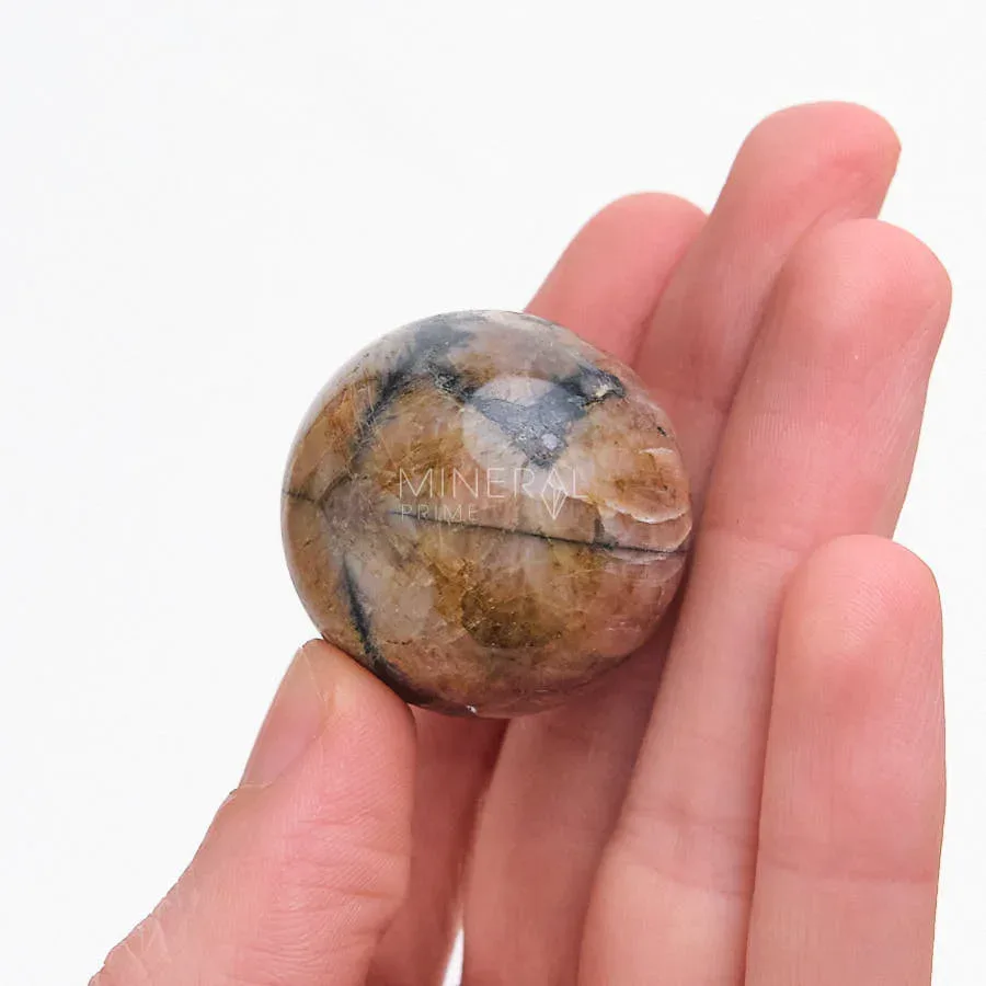 esfera de quiastolita mineral