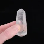 piedra punta pulida de cuarzo cristal de roca con base redondeada